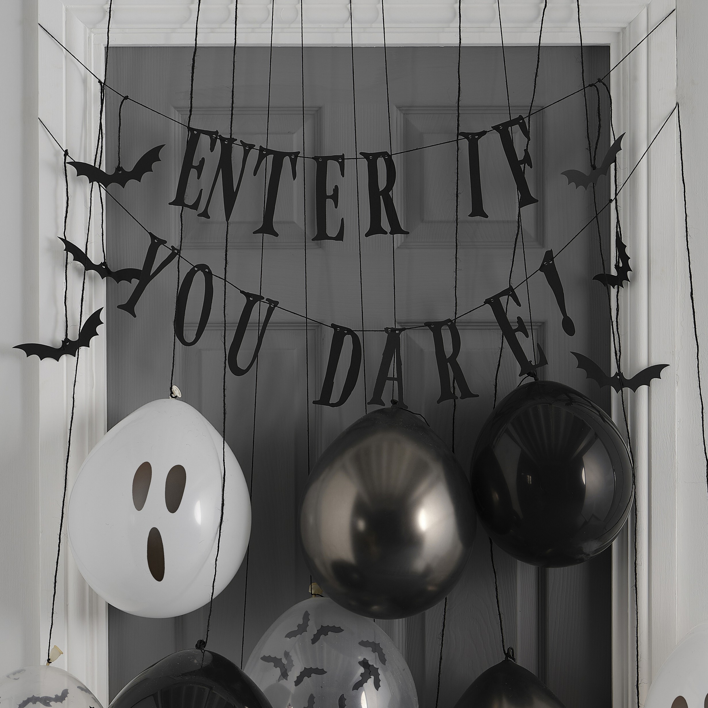 Enter If You Dare Halloween Türdekorationsset