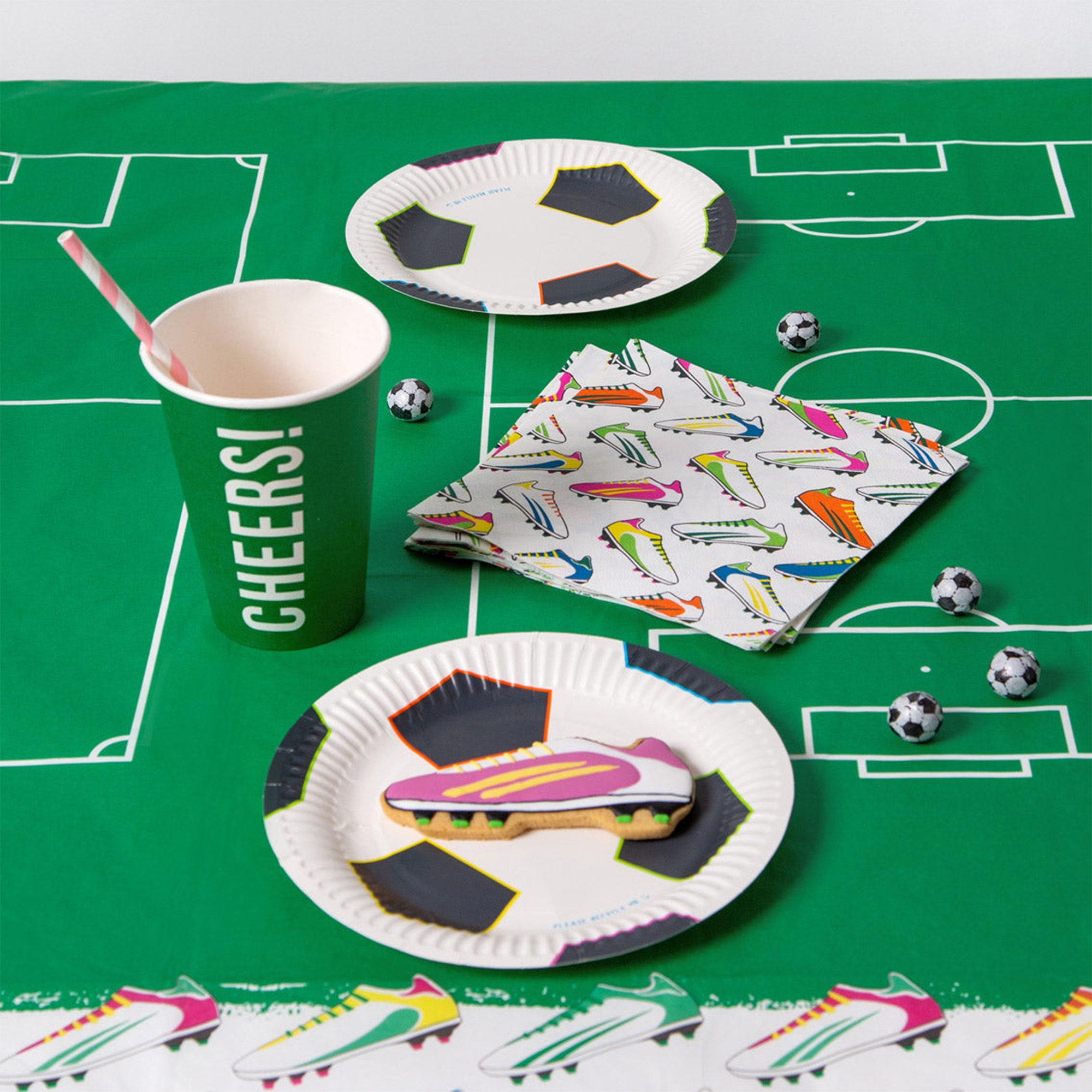 Papier Tischdecke "Fußballschuhe"