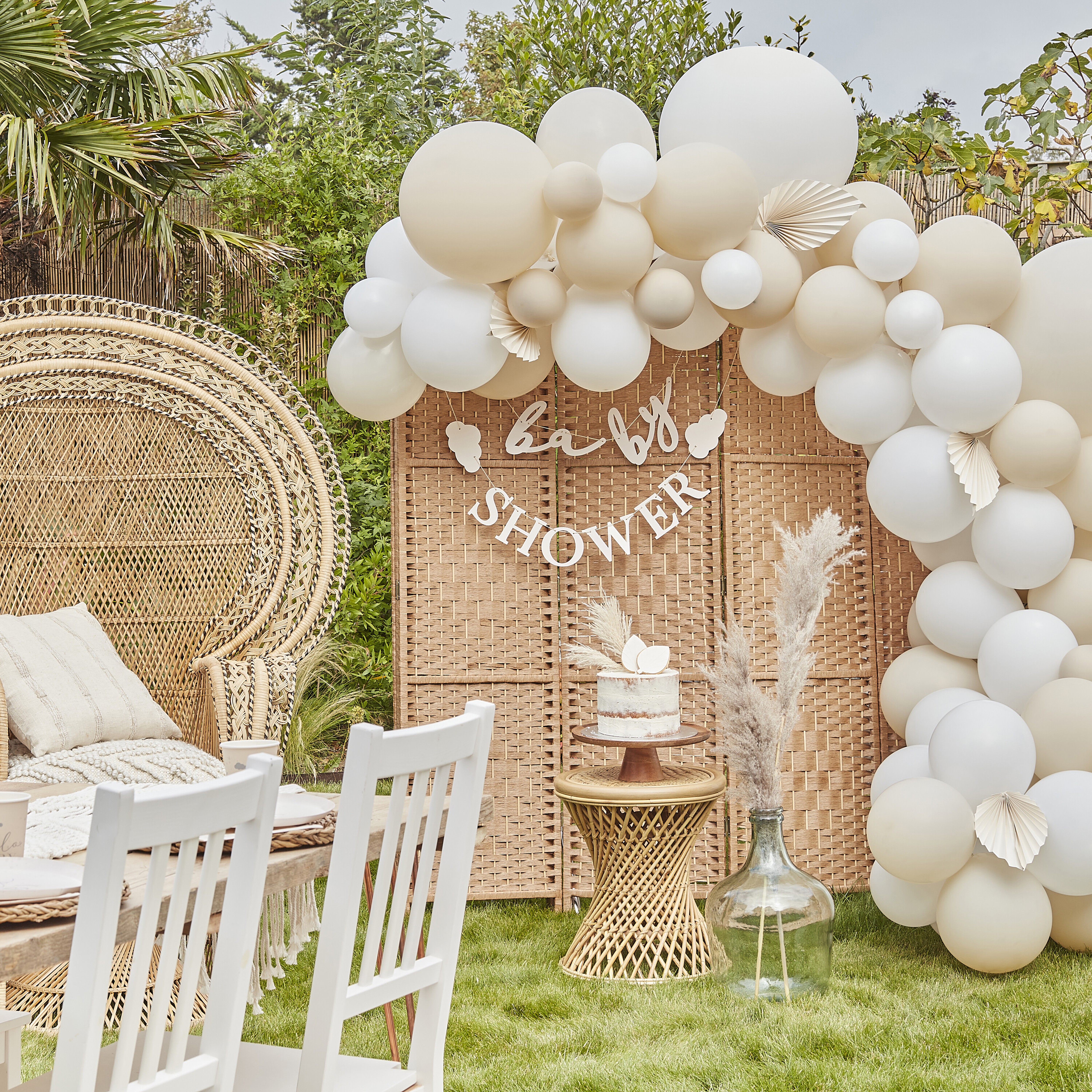 DIY Ballongirlande zum Selberbauen - Nude/Creme/Weiß mit Fächern