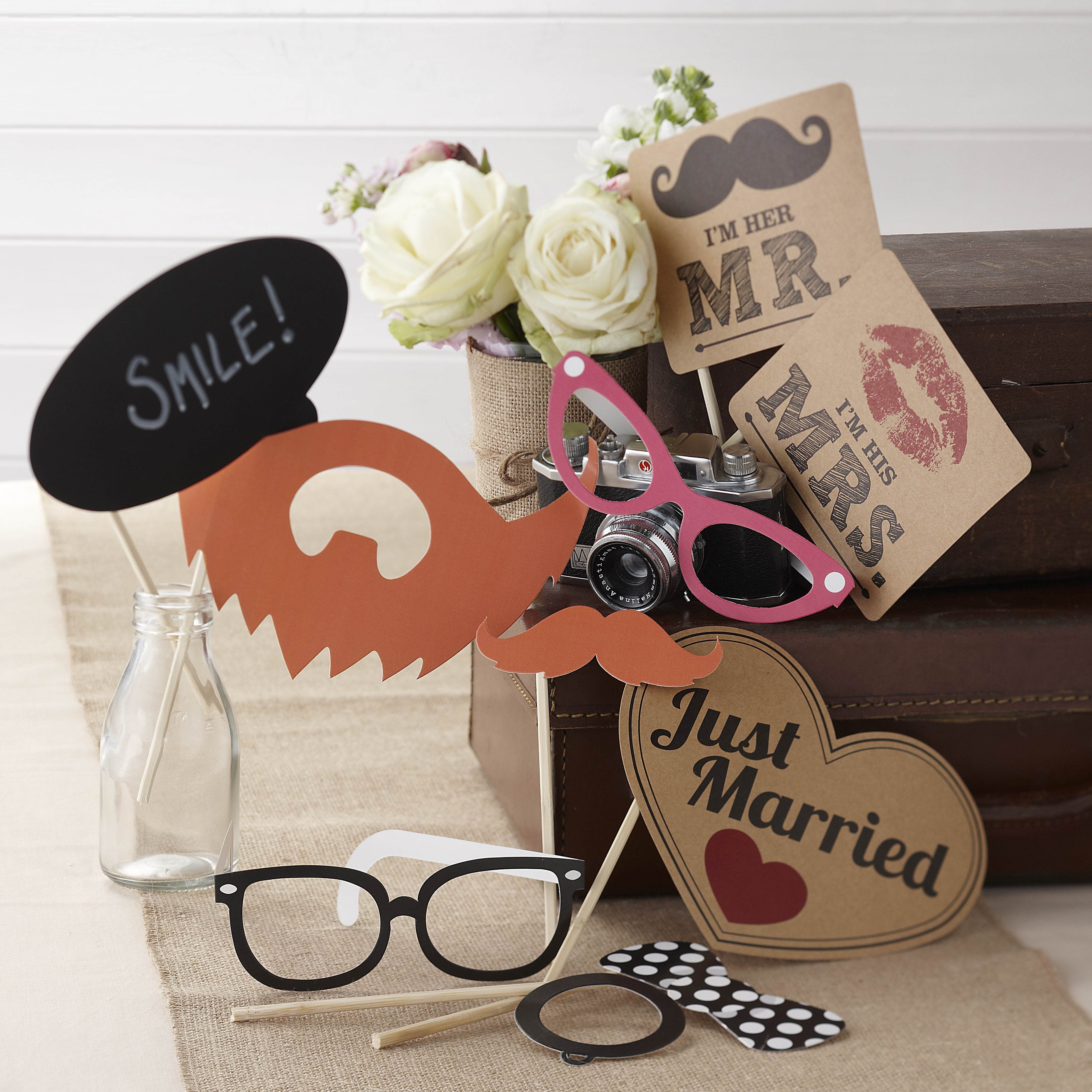 Vintage Affair - Mr. & Mrs. Photo Booth Kit